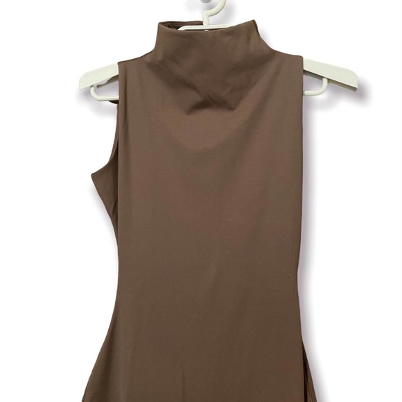 SKIMS ALL IN ONE MOCK NECK SLEEVELESS ONESIE UMBER NWT - Picture 3 of 9